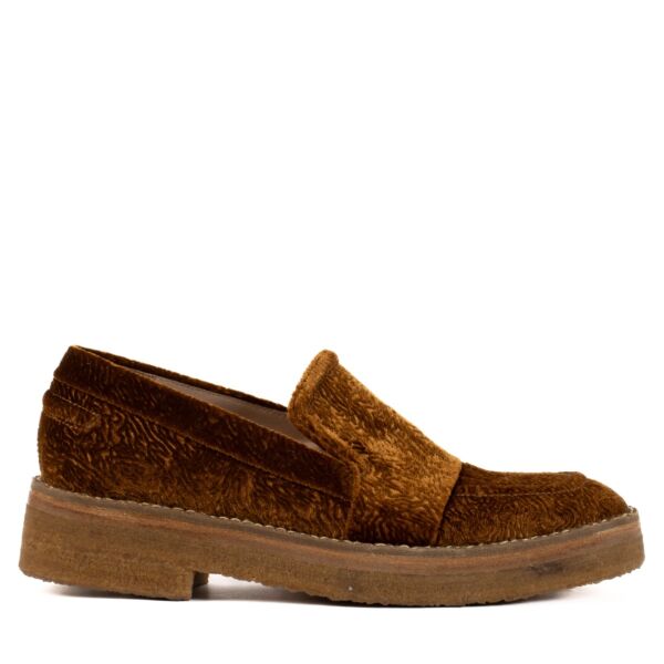Shop safe online at Labellov in Antwerp, Brussels and Knokke these 100% authentic second hand Dries Van Noten Camel Velvet Loafer - size 37