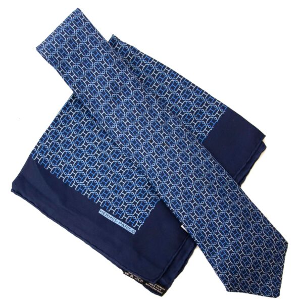 Hermès Tie Multicolor Blue with Matching Pochette - 100% Silk. 