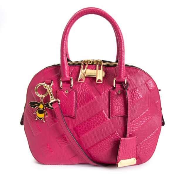 tweedehands Burberry Orchard Pink Embossed Leather Bag te koop bij labellov