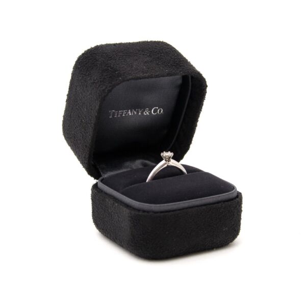 Achetez Tiffany & Co Diamond Brilliant Ring en ligne chez Labellov.com