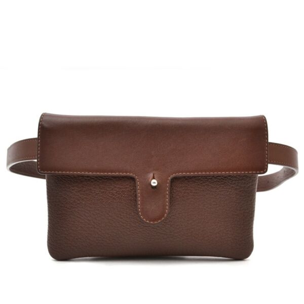 Vintage Delvaux hip bag for the best price at Labellov webshop. Safe and secure online shopping with 100% authenticity. Vintage Delvaux sac à bandoulière pour le meilleur prix.