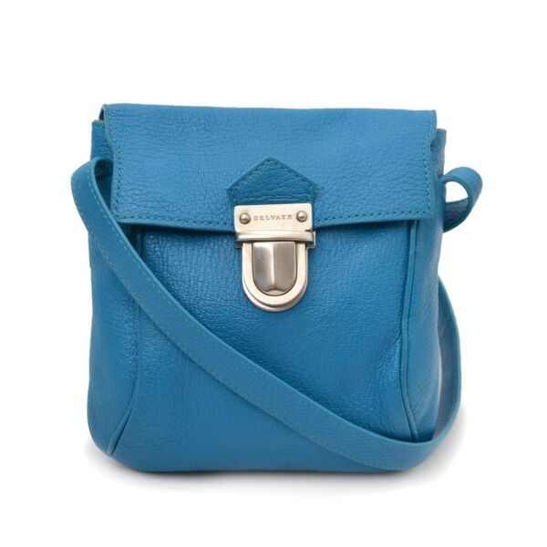 Vintage Delvaux shoulder bag for the best price at Labellov webshop. Safe and secure online shopping with 100% authenticity. Vintage Delvaux sac à epaule pour le meilleur prix.