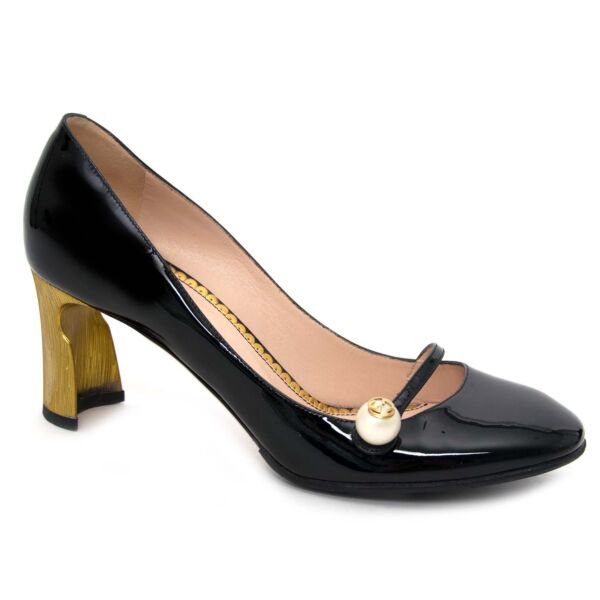 shop safe online acheter en ligne seconde main Gucci Black Patent Leather Gold Tone High Heel Mary Jane Pumps - Size 39