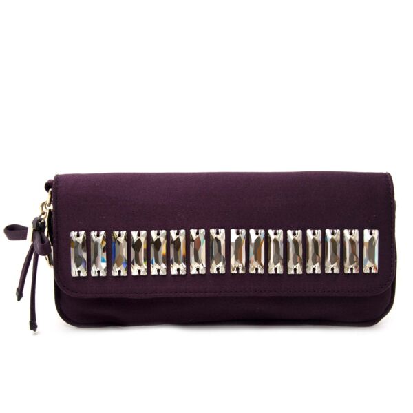 Gucci Crystals Purple Clutch Bag "Buy authentic secondhand Gucci clutches at the right price at LabelLOV, safe and secure online shopping. Koop authentieke tweedehands Gucci avondtasjes aan de juiste prijs bij LabelLOV."