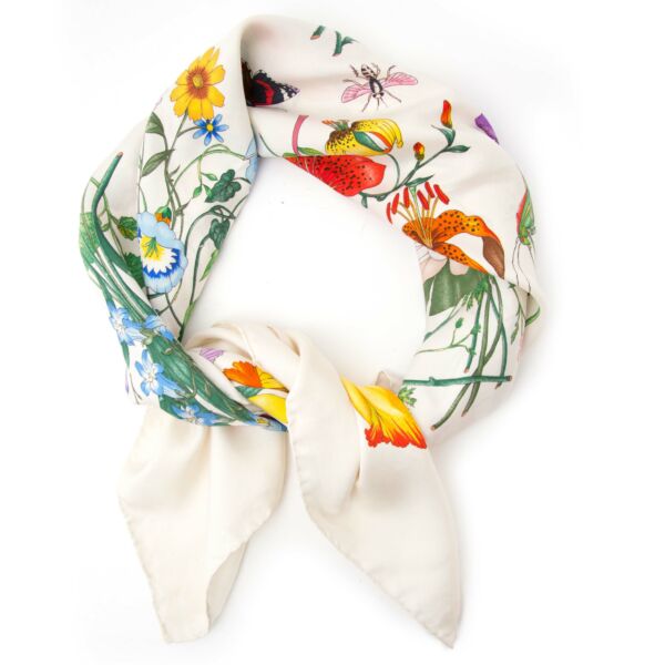 Buy now your secondhand Gucci White Flora Silk Scarf on labellov.com