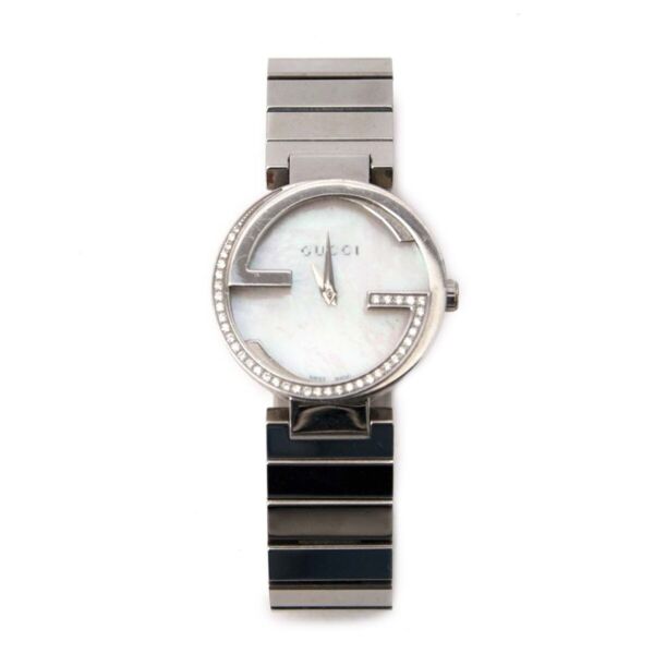 Buy an authentic secondhand Gucci silver watch at the right price at LabelLOV vintage webshop. Safe and secure online shopping.