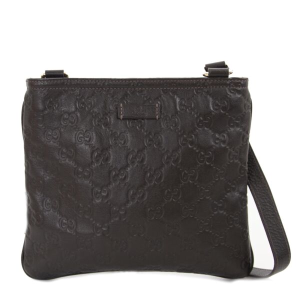 Gucci Brown Monogram Embossed Crossbody Bag pour le meilleur prix chez Labellov à Anvers