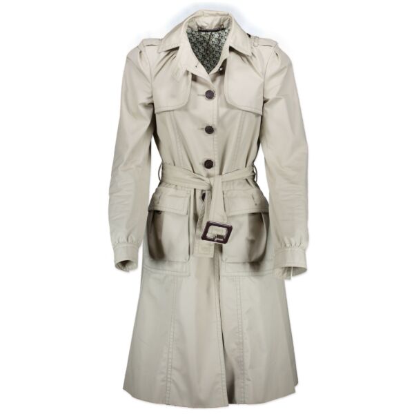 Buy authentic secondhand designer Gucci trench coat at the right price at Labellov designer vintage. Safe and secure shopping. 