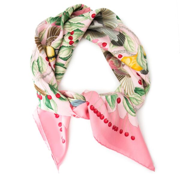Buy your designer scarves at LabelLOV, online vintage shop, Antwerp Belgium