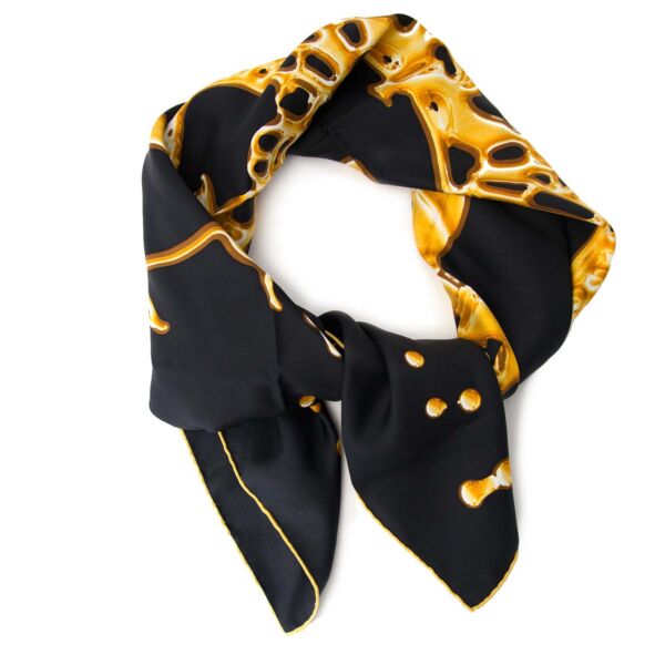 Hermès Black & Gold 'Vif Argent' Silk Carré Scarf  Buy authentic designer Hermes secondhand silk scarves at Labellov at the best price. Safe and secure shopping. Koop tweedehands authentieke Hermes sjaals bij designer webwinkel labellov.