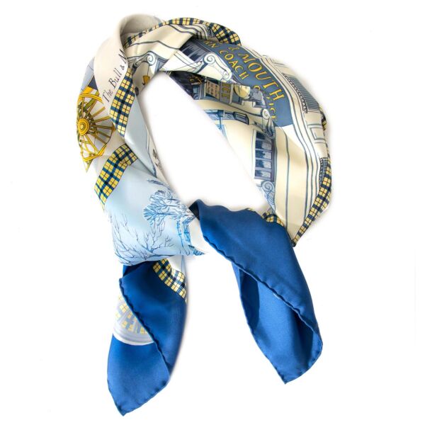 Hermès Carré de Soie "l'Hiver en Poste" Buy authentic designer Hermès secondhand scarves at Labellov at the best price. Safe and secure shopping. Koop tweedehands authentieke Hermès sjaals bij designer webwinkel labellov.