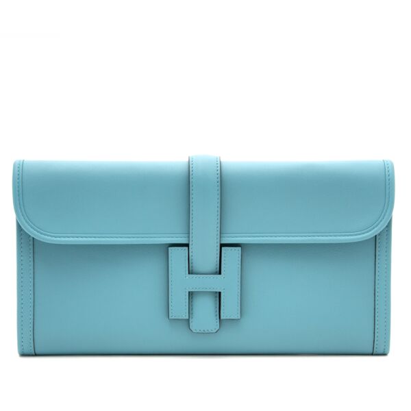 Koop en verkoop uw designer handtassen tegen de beste prijs bij labellov.com Hermes Jige clutch tegen de beste prijs