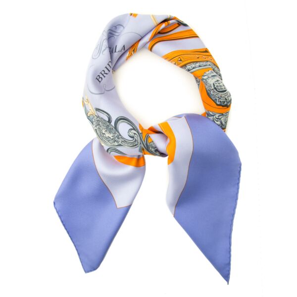 Vintage Hermès scarfs for the best price at Labellov webshop. Safe and secure online shopping with 100% authenticity. Vintage Hermès foulards pour le meilleur prix.