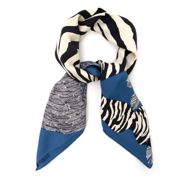 Tweedehands hermes sjaal in zijde te koop bij Labellov Hermes Silk Scarf Foulard Carre 'zebra pegasus', Bord Brun