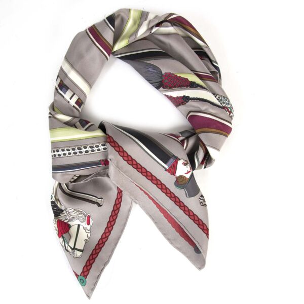 Hermès Carré Silk Scarf " Les Cannes" te koop aan de beste prijs bij Labellov