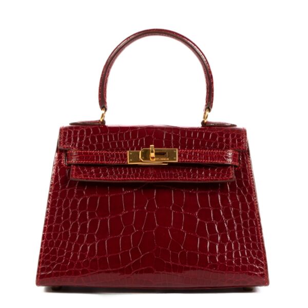 Authentic second hand Hermès 1991 Vintage Mini Kelly 20 Rouge Sellier Shiny Alligator on www.labellov.com