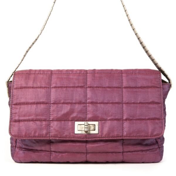 Authentieke Tweedehands Chanel Reissue Iridescent Pink Fabric Evening Bag juiste prijs veilig online shoppen luxe merken webshop winkelen Antwerpen mode fashion