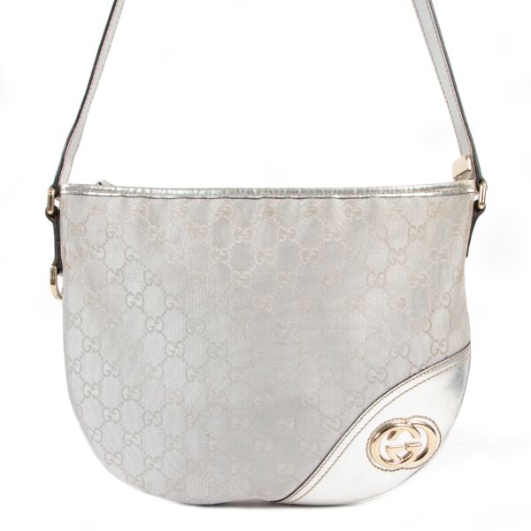 LL03296 Gucci Silver Crossbody Bag for the best price at Labellov secondhand luxury in Antwerp