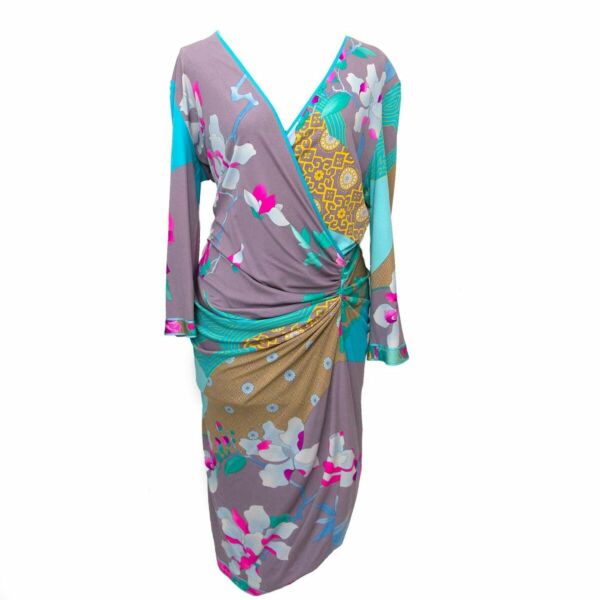 Buy an authentic Leonard Blue Purple Floral Dress at the right price at LabelLOV vintage webshop. Safe and secure online shopping.