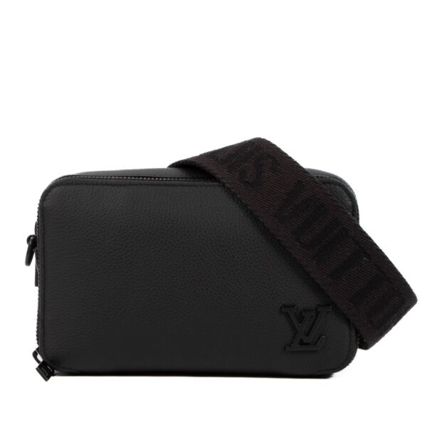 Shop safe online at Labellov this 100% authentic second hand Louis Vuitton Black Wearable Wallet crossbody 
