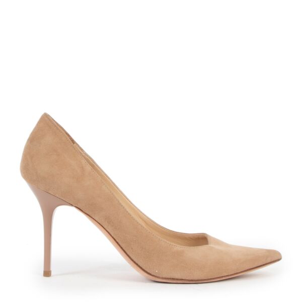 Buy online authentic second hand Jimmy Choo Beige Escarpins Anouk En Toile Heels - Size 36,5 in very good condition at Labellov in Antwerp
