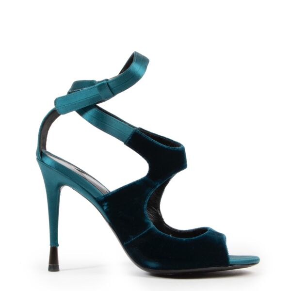 Shop safe online second hand Tom Ford Blue Suede Pumps in Size 38.
