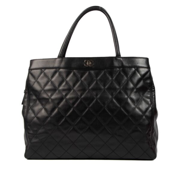 Shop this authentic second hand Chanel Black Guilted Leather Tote Bag on Labellov.com