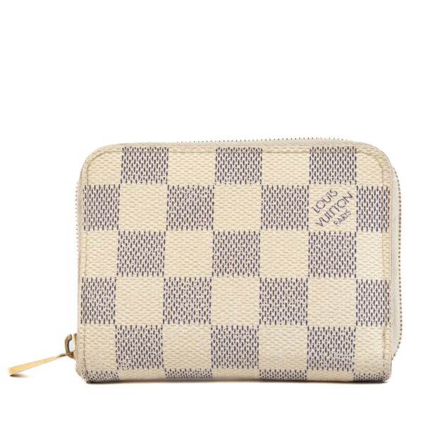 Shop safe online at Labellov in Antwerp, Brussels and Knokke this 100% authentic second hand Louis Vuitton Damier Azur Zippy Coin Purse