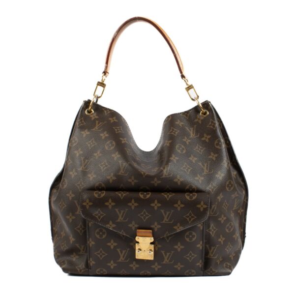 Shop safe online at Labellov in Antwerp, Brussels and Knokke this 100% authentic second hand Louis Vuitton Monogram Metis Hobo Bag