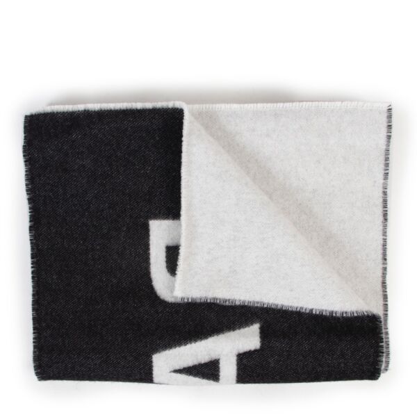 Shop online an authentic second hand Balenciaga white scarf in very good condition at Labellov in Antwerp 