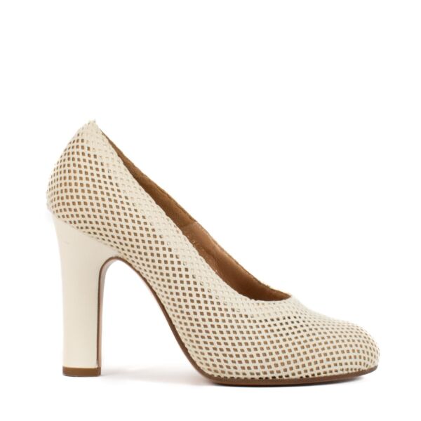 Shop safe online at Labellov in Antwerp, Brussels and Knokke this 100% authentic second hand Maison Margiela White Pumps - Size 36,5