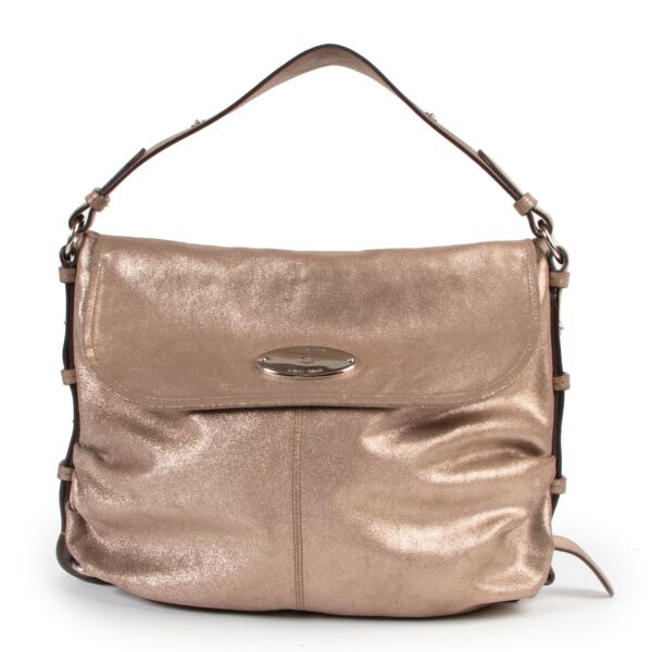 Buy online Mulberry Gold Shoulder Bag in a safe way. Shop online Mulberry Gold Shoulder Bag safely. Buy authentic second hand Mulberry Gold Shoulder Bag online in a safe way.