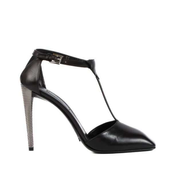 Shop now your favourite 100% authentic Prada Black Leather Heels - Size 41.