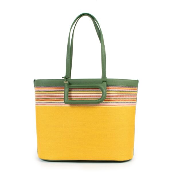 Buy Delvaux bags at Labellov online or in store for a reasonable price, buy this Delvaux D to D MM Toile Sangle Taurillon Empire at Labellov Antwerp
