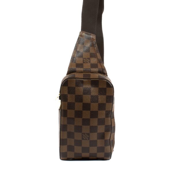 Shop safe online at Labellov in Antwerp, Brussels and Knokke this 100% authentic second hand Louis Vuitton Damier Ebene Gereminos Bag