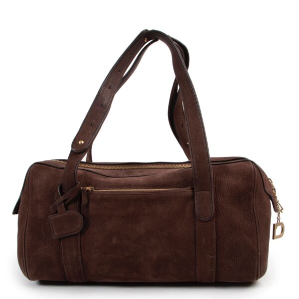Buy this Delvaux Loft Santiag Chocolat Shoulder Bag for a fair price at Labellov online or in store. Buy and sell your designer items at Labellov Luxury