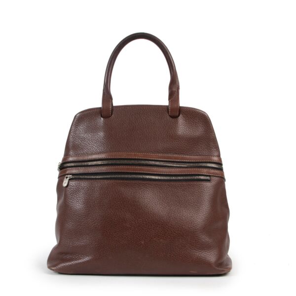 This Deux De Delvaux Brown Top handle is available at Labellov in Antwerp online or in store for a reasonable price. Bring your designer items and resell them