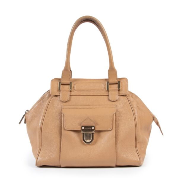 Shop safe online 100% authentic second hand Delvaux Beige Coquin Top Handle Bag in very good condition at the right price at Labellov in Antwerp.