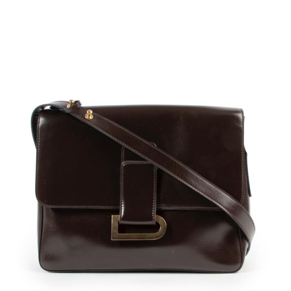 Buy these Delvaux brown Poirier Shoulder bag for a reasonable price at Labellov online or in store. Koop deze Delvaux brown Poirier Shoulder bag voor een redelijke prijs bij Labellov online of in de winkel. 