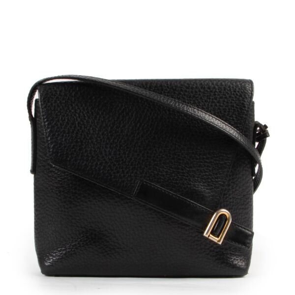 Buy these Delvaux Black Leather Crossbody for a reasonable price at Labellov online or in store. Koop deze Delvaux Black Leather Crossbody voor een redelijke prijs bij Labellov online of in de winkel. 