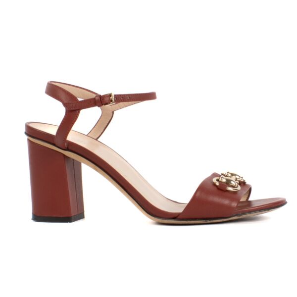 Shop safe online at Labellov in Antwerp, Brussels and Knokke these 100% authentic second hand designer Gucci Red Leather Mid-Heel Sandals - size 36,5 