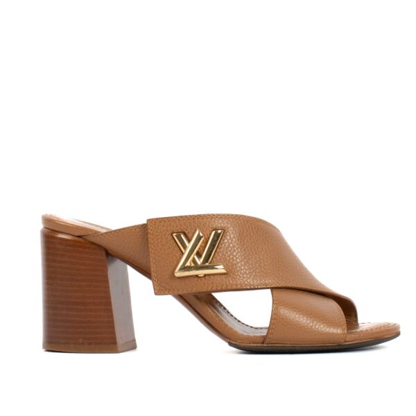 Shop safe online at Labellov in Antwerp, Brussels and Knokke these 100% authentic second hand Louis Vuitton Camel Leather Heels - size 37