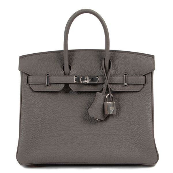 Shop safe online 100% authentic second hand 100% authentic Hermès Birkin 25 Togo Gris Etain PHW in brand new condition at Labellov in Antwerp.