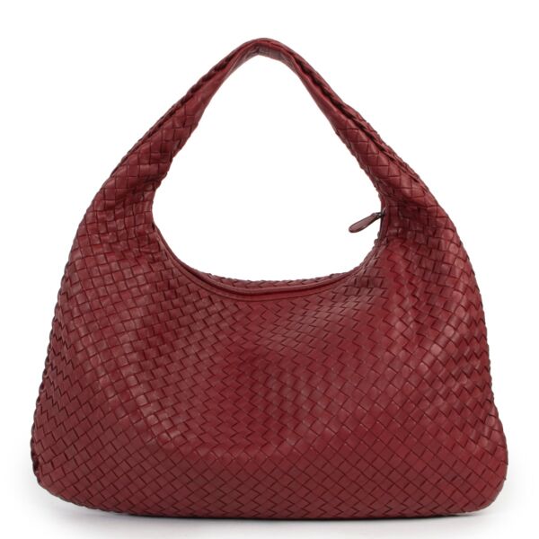 Shop safe online at Labellov in Antwerp this 100% authentic second hand Bottega Veneta Red Woven Leather Shoulder Bag