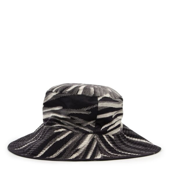Shop safe online at Labellov in Antwerp this 100% authentic second hand Hermès Black and White Hat - Size 57