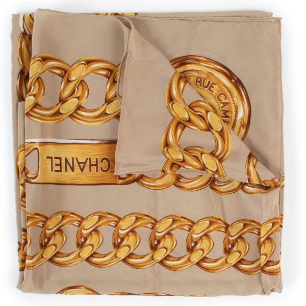 Chanel Vintage Gold Chain Medaillon XL Silk Scarf