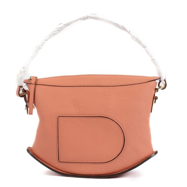 Shop safe online at Labellov in Antwerp, Brussels and Knokke this 100% authentic second hand Delvaux Hibiscus Taurillon Soft Pin Swing Bag