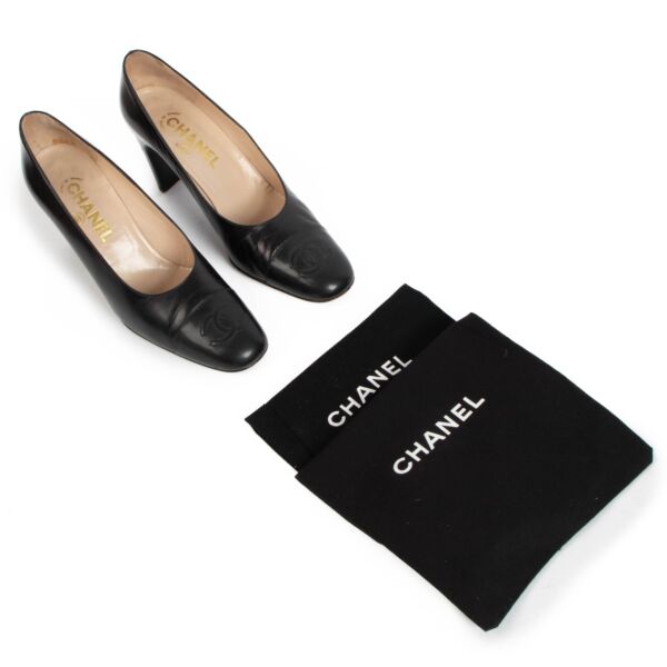 Chanel Black Leather CC Pumps - size 39