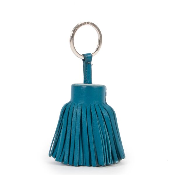Shop safe online at Labellov in Antwerp this 100% authentic second hand Hermès Blue Leather Keychain