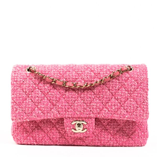 Chanel Pink Tweed Medium Classic Flap Bag for the best price at Labellov secondhand luxury in Antwerp. We buy and sell your authentic designer bags online.